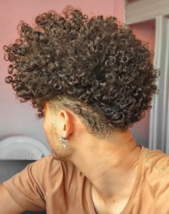 Corte Americano pra Cabelo Cacheado Masculino – Quarto Sete