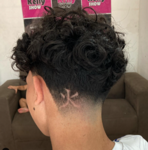 Corte Americano🇺🇸 com desenho  Cortes de cabelo top, Desenho de