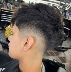 Low Fade em V: Degradê, Liso, Baixo – Quarto Sete