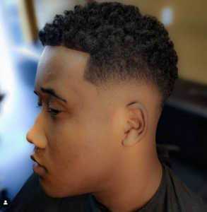 Low Fade em V: Degradê, Liso, Baixo – Quarto Sete