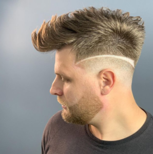 corte masculino para cabelo loiro e liso com risca  Cabelo masculino, Corte  de cabelo masculino, Cabelo