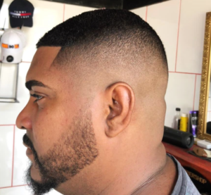 Corte militar Disfarçado na zero Alta ➕ - Barbearia Freitas