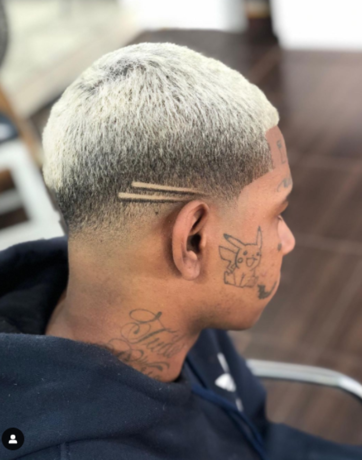 Degrade low fade com riscas aleatórias