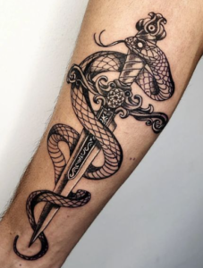 Tatuagem de cobra masculina