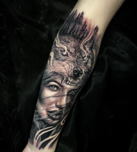 Tatuagem masculina lobo