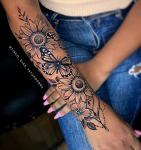 Tatuagem feminina flores