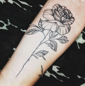 Tatuagem feminina rosas