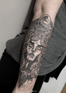 Tatuagem medusa feminina