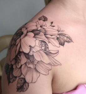 Tatuagem ombro feminina