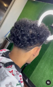 Cabelo Fluffy Edgar cacheado