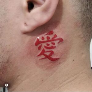 Tatuagem no pescoço japonês