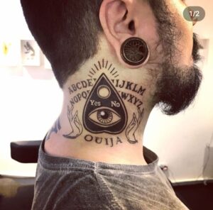 Tatuagem no pescoço símbolos