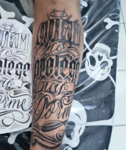 Frases para tatuagem masculina no braço Frases para tatuagem masculina no braço