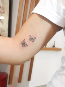 Tatuagem de borboleta pequena