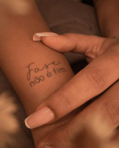Tatuagem delicada feminina