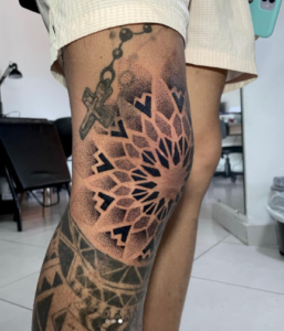 Tatuagem Masculina no Joelho Tatuagem Masculina no Joelho